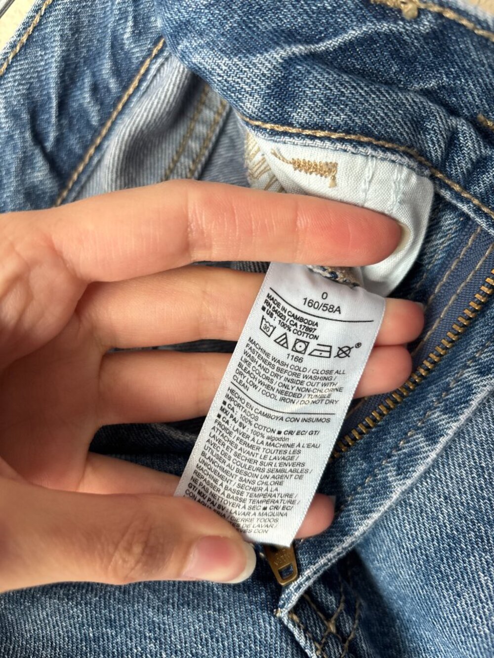 Old Navy Mid-Rise Wow Baggy Wide-Leg Jeans - Picture 9 of 11